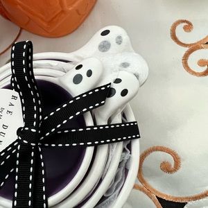 NWT Rae Dunn halloween ghost measuring cups.